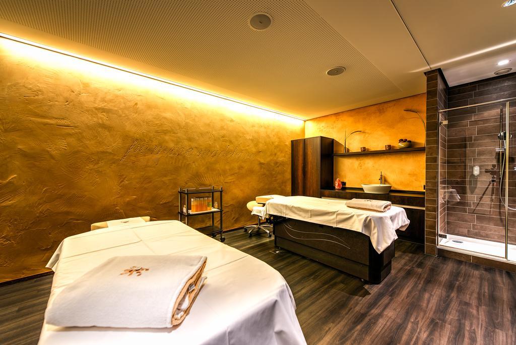 Small Luxury Hotel Wellnesshotel Golfpanorama Lipperswil Exterior foto